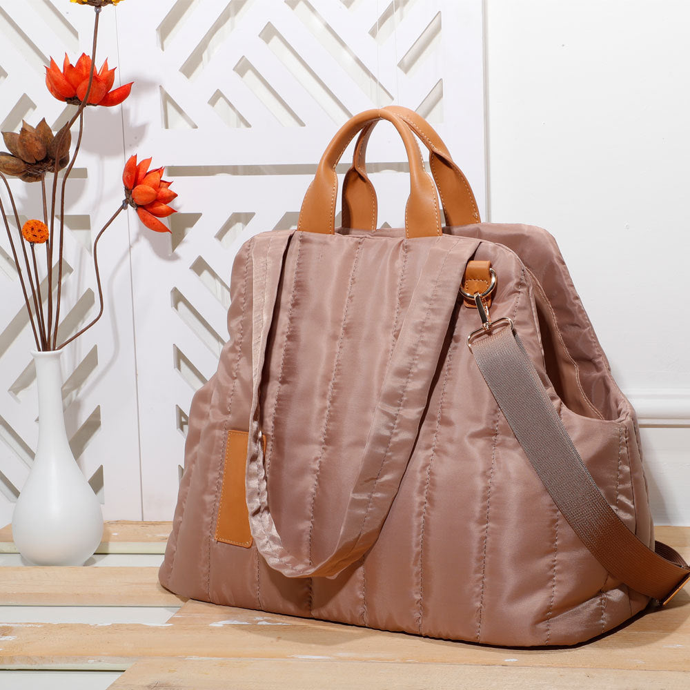 Élan Waterproof Pet Carrier – Quilted Shoulder Bag