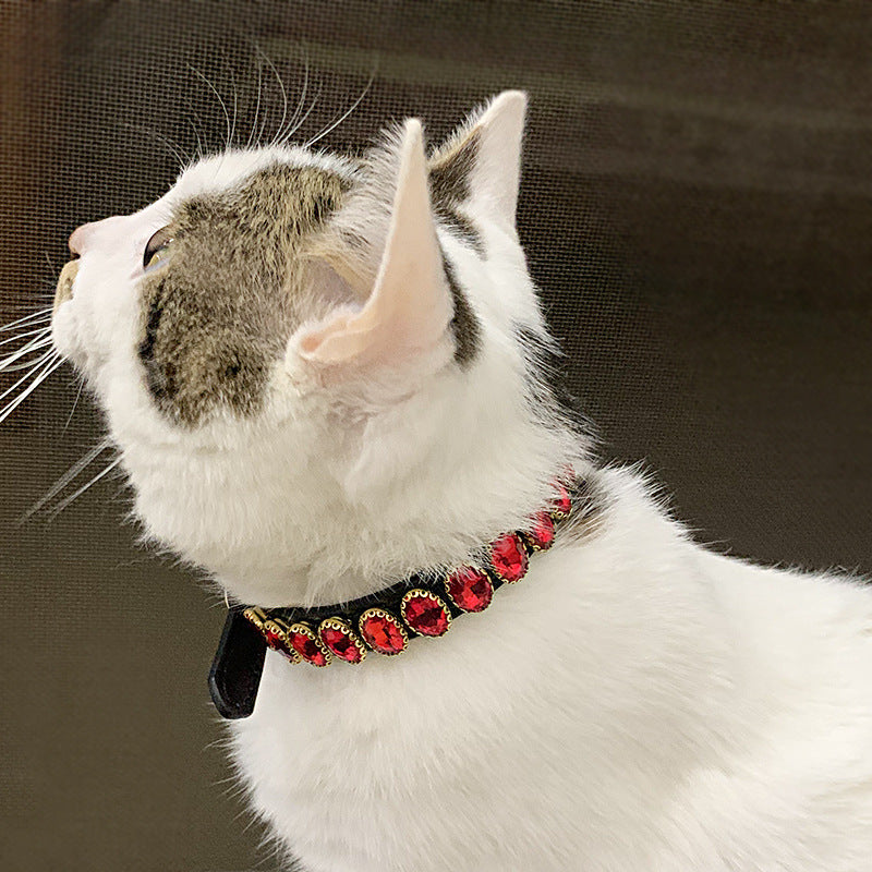 Retro Crystal Pet Collar – Chic Style for Cats & Small Dogs