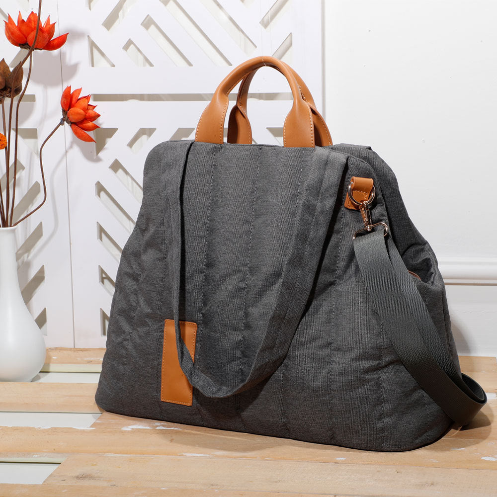 Élan Waterproof Pet Carrier – Quilted Shoulder Bag