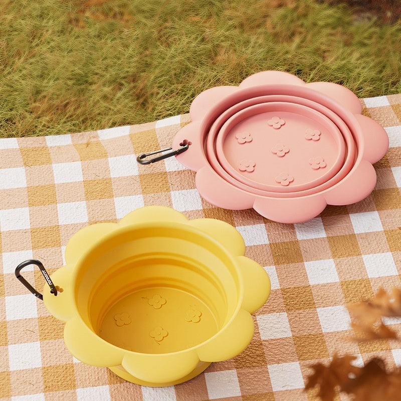 Foldable Flower Pet Bowl – Portable Silicone Feeder for Outdoor Sips